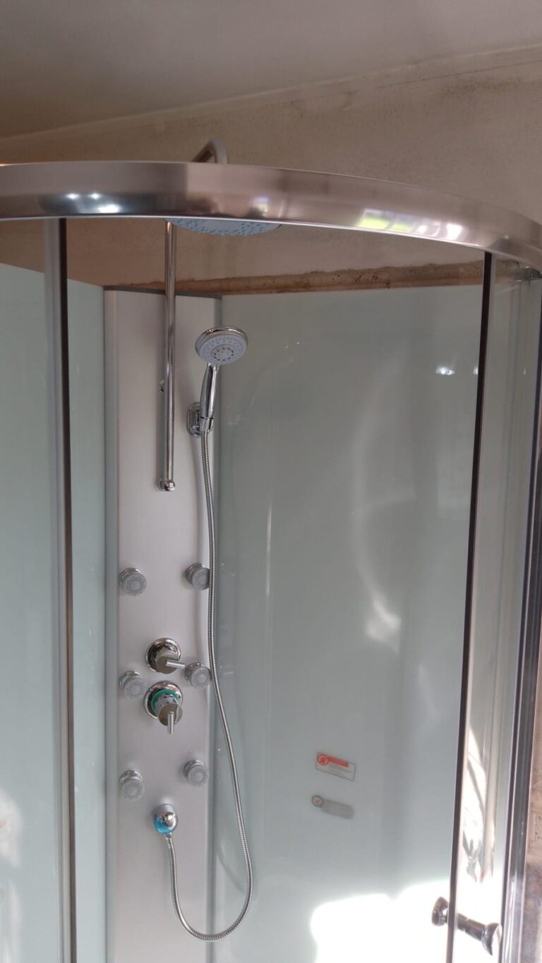 FOTO CABINA DE DUCHA CON COLUMNA