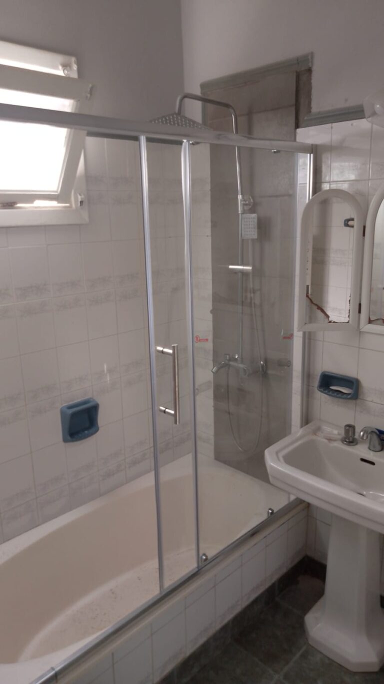 FOTO MAMPARA AJUSTABLE