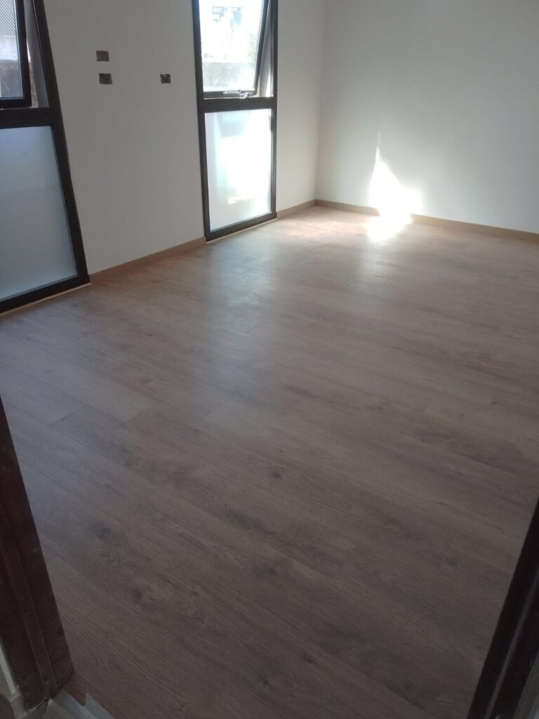 FOTO COLOCACION PISO FLOTANTE